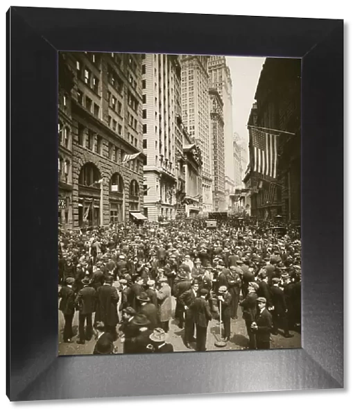 Crowds on Wall Street, New York, USA, 1918