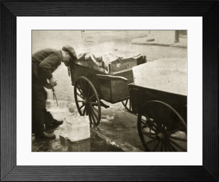 Framed Print : Ice man making his morning deliveries in West 10th Street, New York, USA, c1910s-c1930s(?) Framed Print : Ice man making his morning deliveries in West 10th Street, New York, USA, c1910s-c1930s(?)