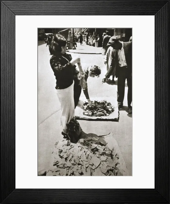 Framed Print : New York street trader selling stockings, USA, c1920s-c1930s Framed Print : New York street trader selling stockings, USA, c1920s-c1930s