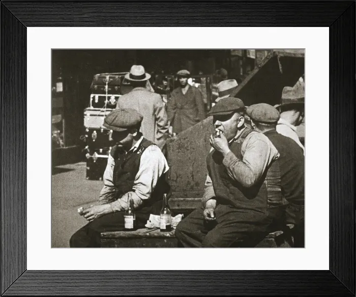 Framed Print : Day labourers having a hot dog and lemonade, Battery Park, New York, USA, early 1930s Framed Print : Day labourers having a hot dog and lemonade, Battery Park, New York, USA, early 1930s