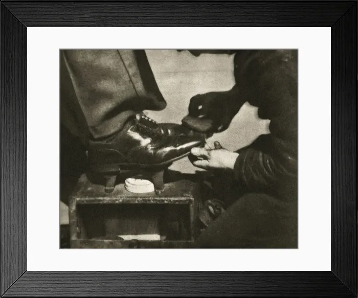 Framed Print : Shoeshine, New York, USA, mid 1930s Framed Print : Shoeshine, New York, USA, mid 1930s