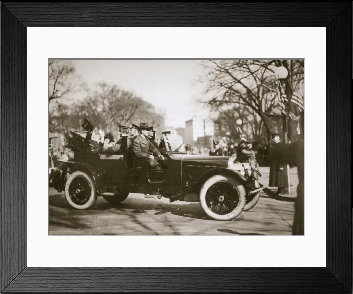 Framed Print : US President Warren G Harding returning from his inauguration, Washington DC, USA, 4th March 1921 Framed Print : US President Warren G Harding returning from his inauguration, Washington DC, USA, 4th March 1921