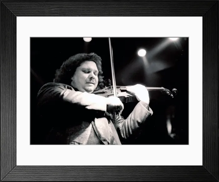 Framed Print : Roby Lakatos, Ronnie Scotts, London, 2000s. Artist: Brian O Connor Framed Print : Roby Lakatos, Ronnie Scotts, London, 2000s. Artist: Brian O Connor