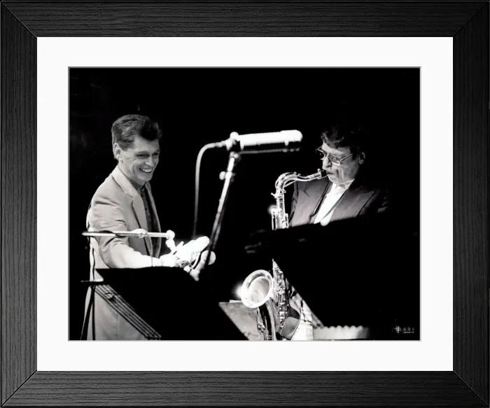 Framed Print : Alan Skidmore and Georgie Fame, Ronnie Scotts, London, 1991. Artist: Brian O Connor Framed Print : Alan Skidmore and Georgie Fame, Ronnie Scotts, London, 1991. Artist: Brian O Connor
