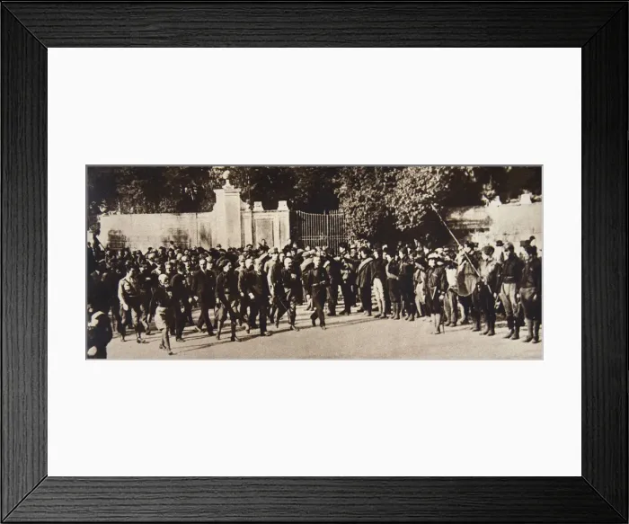 Framed Print : Mussolini leading a march through Rome, Italy, 1922 Framed Print : Mussolini leading a march through Rome, Italy, 1922