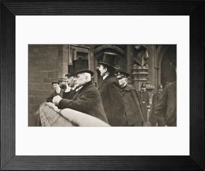 Framed Print : Members of both Houses watching suffragettes in Parliament Square, London, 30 June 1908 Framed Print : Members of both Houses watching suffragettes in Parliament Square, London, 30 June 1908