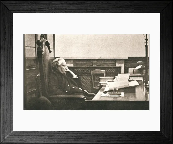 Framed Print : Mr Curtis Bennet listening to Christabel Pankhursts speech from the dock, London, October 1908 Framed Print : Mr Curtis Bennet listening to Christabel Pankhursts speech from the dock, London, October 1908