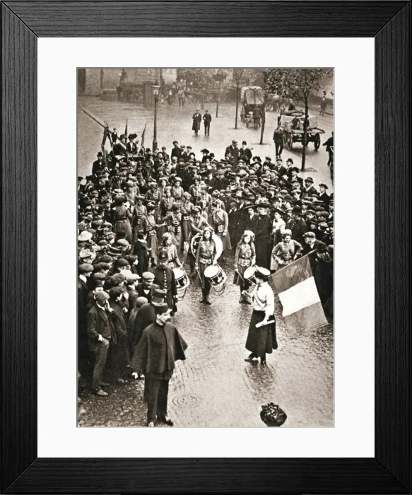 Framed Print : The Womens Social and Political Union fife and drum band out for the first time, 13 May 1909 Framed Print : The Womens Social and Political Union fife and drum band out for the first time, 13 May 1909