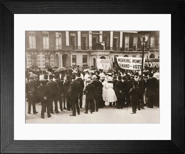 Framed Print : Spectators gather on Portland Place to watch the Womens Sunday procession, London, 21 June 1908 Framed Print : Spectators gather on Portland Place to watch the Womens Sunday procession, London, 21 June 1908