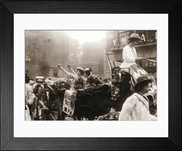 Framed Print : Two suffragettes celebrating their release from Holloway Prison, London, on 22 August 1908 Framed Print : Two suffragettes celebrating their release from Holloway Prison, London, on 22 August 1908