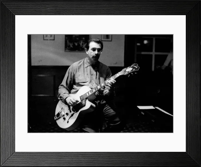 Framed Print : Peter Leitch, Watermill Jazz Club, Dorking, Surrey, Aug 1995. Artist: Brian O Connor Framed Print : Peter Leitch, Watermill Jazz Club, Dorking, Surrey, Aug 1995. Artist: Brian O Connor
