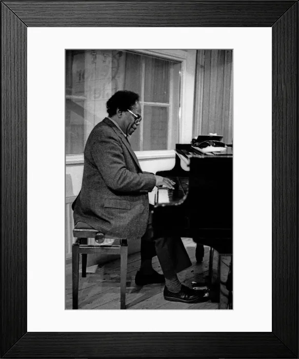 Framed Print : Roland Hanna, Tenor Clef, Hoxton Square, London, Dec 1991. Artist: Brian O Connor Framed Print : Roland Hanna, Tenor Clef, Hoxton Square, London, Dec 1991. Artist: Brian O Connor