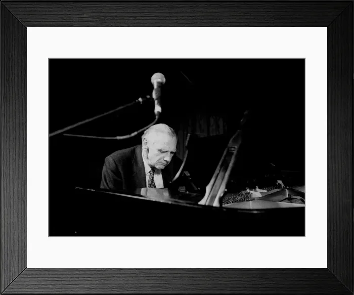 Framed Print : Dave McKenna, Graceys, Eastbourne, 1998. Artist: Brian O Connor Framed Print : Dave McKenna, Graceys, Eastbourne, 1998. Artist: Brian O Connor