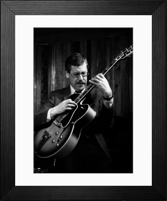 Framed Print : Louis Stewart, Bass Clef, Hoxton Square, London, April 1987. Artist: Brian O Connor Framed Print : Louis Stewart, Bass Clef, Hoxton Square, London, April 1987. Artist: Brian O Connor
