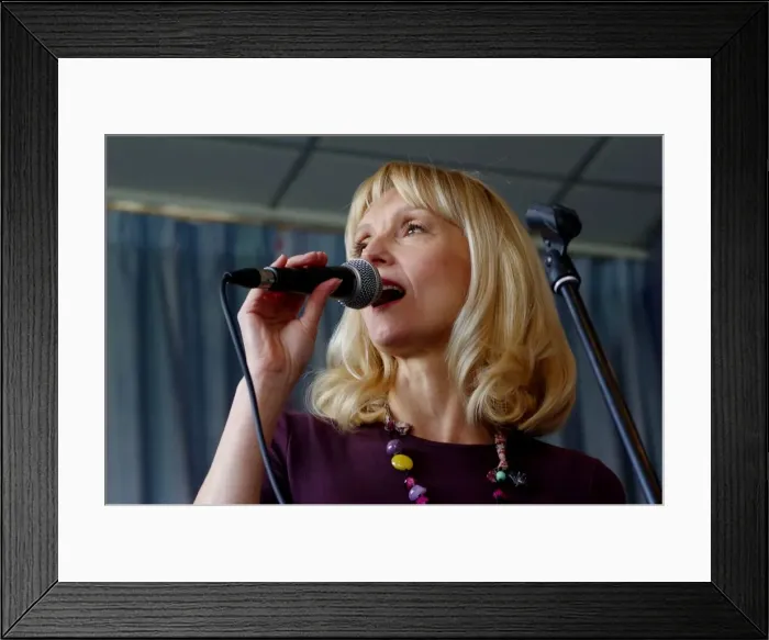 Framed Print : Sarah-Jane Hassell, Hawth, Crawley, West Sussex, Jan 2016. Artist: Brian O Connor Framed Print : Sarah-Jane Hassell, Hawth, Crawley, West Sussex, Jan 2016. Artist: Brian O Connor