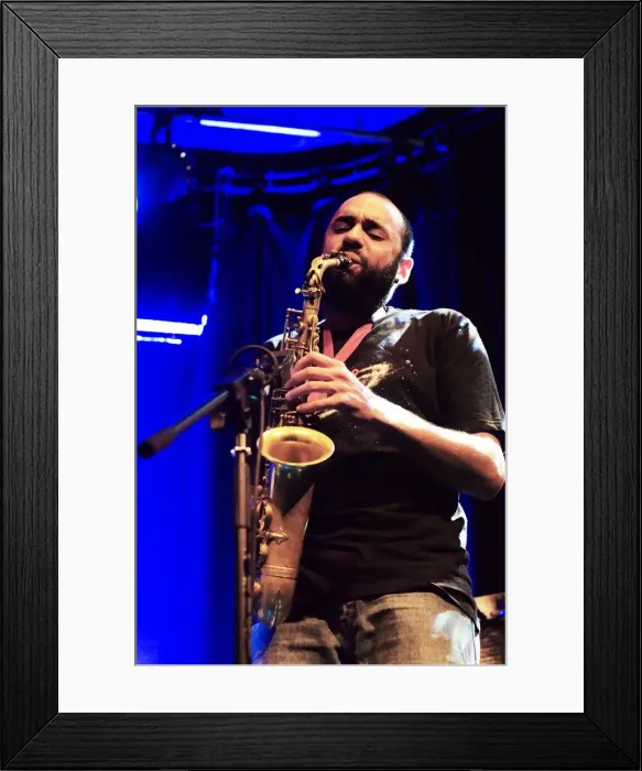 Framed Print : Chris Williams, Ropetackle Arts Centre, Shoreham, West Sussex, Jan 2016. Artist: Brian O Connor