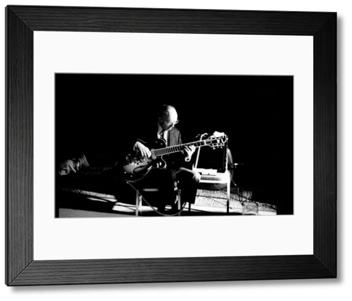 Framed Print : George Van Eps, Bulls Head, Chislehurst, April, 1993. Artist: Brian O Connor Framed Print : George Van Eps, Bulls Head, Chislehurst, April, 1993. Artist: Brian O Connor