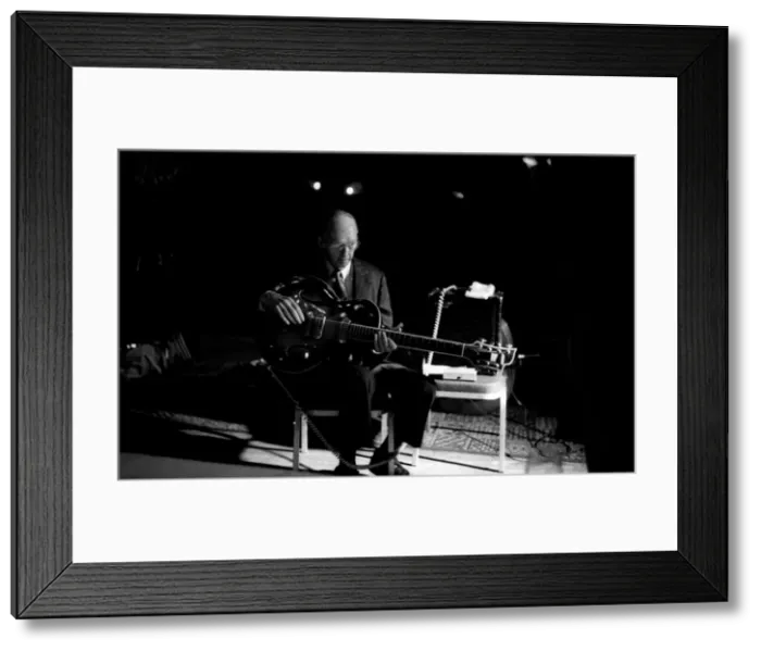 Framed Print : George Van Eps, Bulls Head, Chislehurst, April, 1993. Artist: Brian O Connor Framed Print : George Van Eps, Bulls Head, Chislehurst, April, 1993. Artist: Brian O Connor