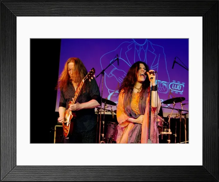 Framed Print : Sari Schorr and Innes Sibun, Hawth, Crawley, West Sussex, April 16, 2017. Artist: Brian O Connor Framed Print : Sari Schorr and Innes Sibun, Hawth, Crawley, West Sussex, April 16, 2017. Artist: Brian O Connor