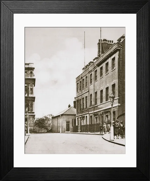 Framed Print : No 10 Downing Street and the Foreign Office, London, 20th century Framed Print : No 10 Downing Street and the Foreign Office, London, 20th century