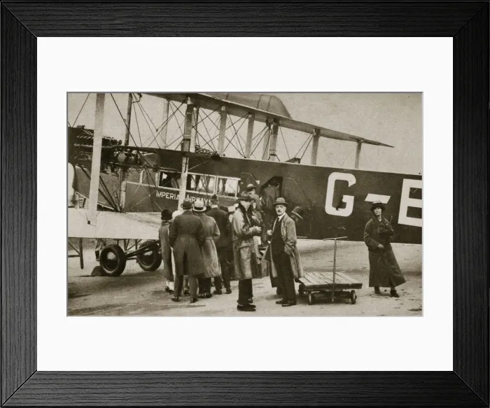 Framed Print : Passengers boarding an Imperial Airways aircraft for a flight to Paris, c1924-c1929 (?) Artist Framed Print : Passengers boarding an Imperial Airways aircraft for a flight to Paris, c1924-c1929 (?) Artist