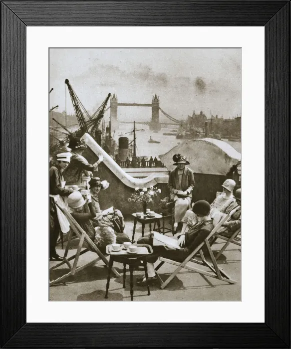 Framed Print : Roof garden of the Langbourne Club for City women, Fishmonger Hall Street, London, c1920s(?) Framed Print : Roof garden of the Langbourne Club for City women, Fishmonger Hall Street, London, c1920s(?)