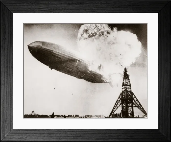 Framed Print : The German airship Hindenburg blows up, Lakehurst, New Jersey, USA, 6 May 1937 Framed Print : The German airship Hindenburg blows up, Lakehurst, New Jersey, USA, 6 May 1937