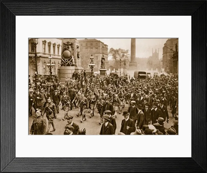 Framed Print : 1st Battalion London Scottish marching through London on arrival from France, May 16th, 1919 Framed Print : 1st Battalion London Scottish marching through London on arrival from France, May 16th, 1919
