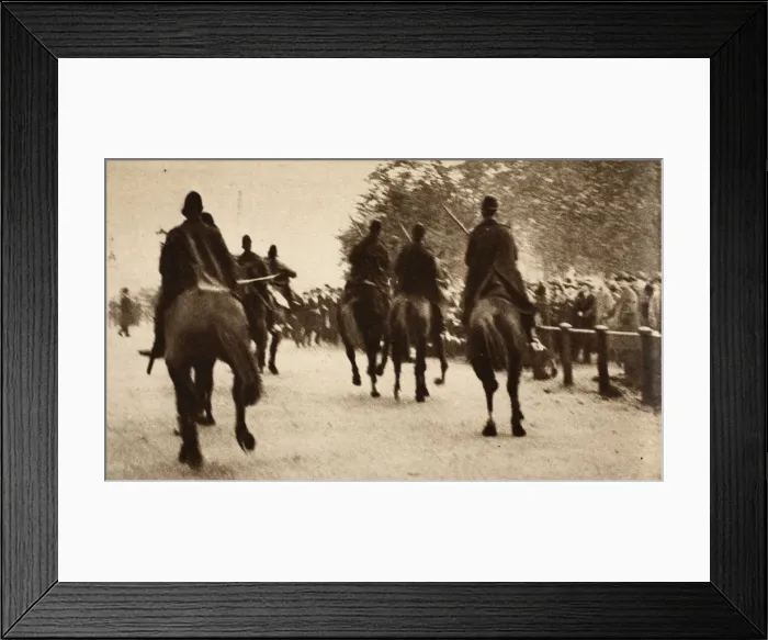 Framed Print : Police on Horseback controling crowds during the Great Strike at Hyde Park Corner, pub Framed Print : Police on Horseback controling crowds during the Great Strike at Hyde Park Corner, pub