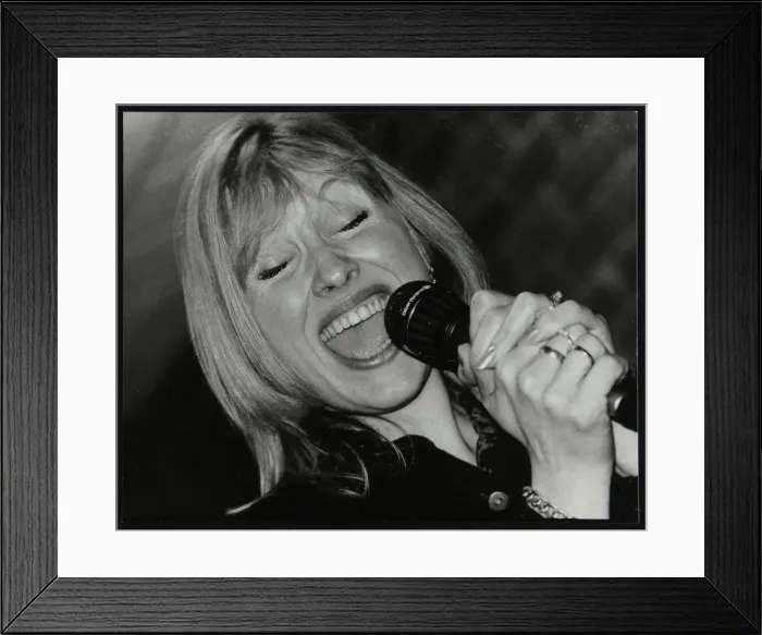 Framed Print : Tina May performing at The Fairway, Welwyn Garden City, Hertfordshire, 7 March 1999 Framed Print : Tina May performing at The Fairway, Welwyn Garden City, Hertfordshire, 7 March 1999