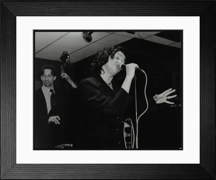 Framed Print : Sheena Davis and Rob Rickenberg performing at The Fairway, Welwyn Garden City, Hertfordshire, 2002
