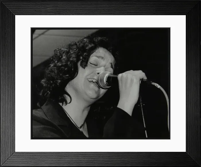 Framed Print : Singer Sheena Davis performing at The Fairway, Welwyn Garden City, Hertfordshire, 15 December 2002 Framed Print : Singer Sheena Davis performing at The Fairway, Welwyn Garden City, Hertfordshire, 15 December 2002