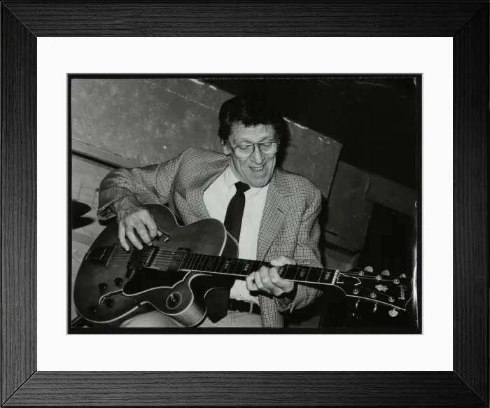 Framed Print : American guitarist Tal Farlow performing at the Bell Inn, Codicote, Hertfordshire, 1986 Framed Print : American guitarist Tal Farlow performing at the Bell Inn, Codicote, Hertfordshire, 1986