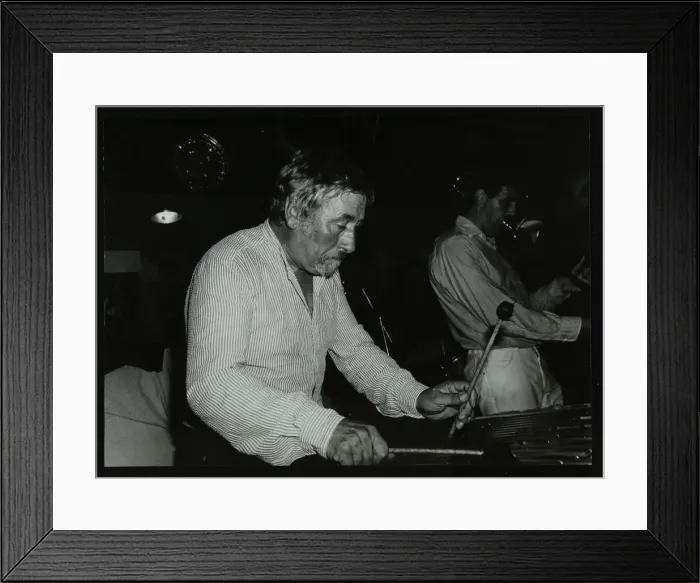Framed Print : Bill Le Sage playing the vibraphone at The Bell, Codicote, Hertfordshire, 12 September 1982 Framed Print : Bill Le Sage playing the vibraphone at The Bell, Codicote, Hertfordshire, 12 September 1982