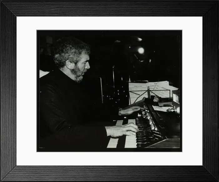 Framed Print : Ron Lohn playing the electronic organ at The Bell, Codicote, Hertfordshire, 22 February 1981 Framed Print : Ron Lohn playing the electronic organ at The Bell, Codicote, Hertfordshire, 22 February 1981