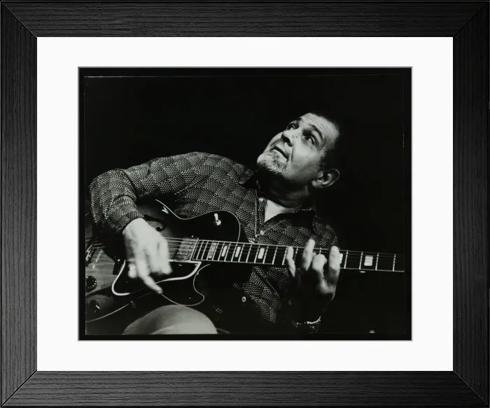 Framed Print : Guitarist Ike Isaacs playing at The Stables, Wavendon, Buckinghamshire Framed Print : Guitarist Ike Isaacs playing at The Stables, Wavendon, Buckinghamshire