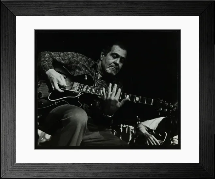 Framed Print : Guitarist Ike Isaacs playing at The Stables, Wavendon, Buckinghamshire Framed Print : Guitarist Ike Isaacs playing at The Stables, Wavendon, Buckinghamshire