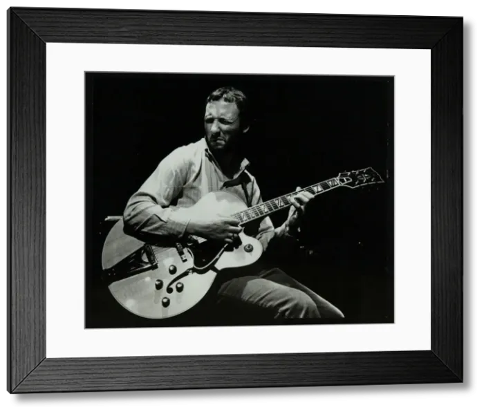 Framed Print : Guitarist Phil Lee playing at The Stables, Wavendon, Buckinghamshire Framed Print : Guitarist Phil Lee playing at The Stables, Wavendon, Buckinghamshire
