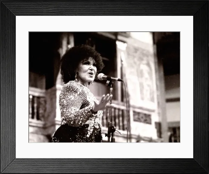 Framed Print : Cleo Laine, The Globe, London, 2000. Artist: Brian O Connor Framed Print : Cleo Laine, The Globe, London, 2000. Artist: Brian O Connor