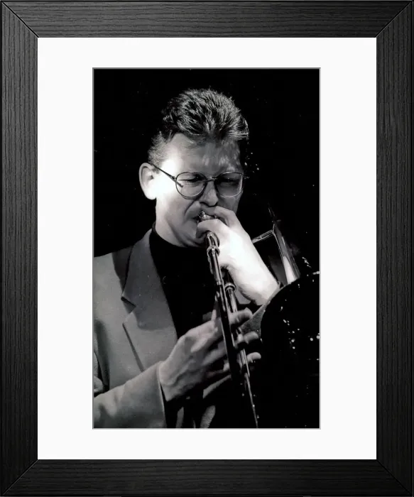 Framed Print : Mark Nightingale, Ronnie Sotts, London, 1994. Artist: Brian O Connor Framed Print : Mark Nightingale, Ronnie Sotts, London, 1994. Artist: Brian O Connor