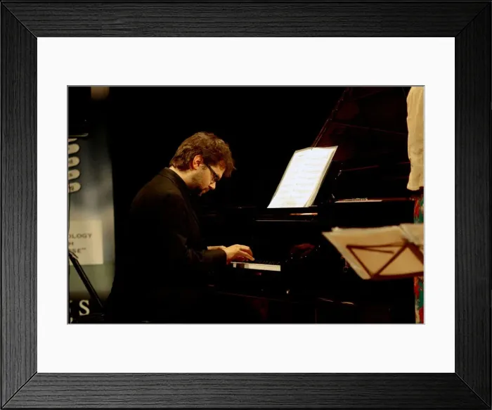Framed Print : Tom Cawley, pianist, The Ship, Sevenoaks, Kent. Artist: Brian O Connor Framed Print : Tom Cawley, pianist, The Ship, Sevenoaks, Kent. Artist: Brian O Connor