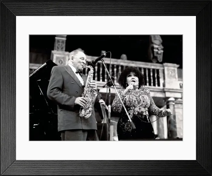 Framed Print : John Dankworth and Cleo Laine, The Globe, London. 2000. Artist: Brian O Connor Framed Print : John Dankworth and Cleo Laine, The Globe, London. 2000. Artist: Brian O Connor