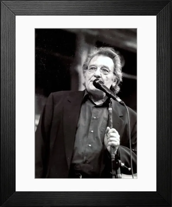 Framed Print : Stan Tracey, The Globe, London, 2000. Artist: Brian O Connor Framed Print : Stan Tracey, The Globe, London, 2000. Artist: Brian O Connor