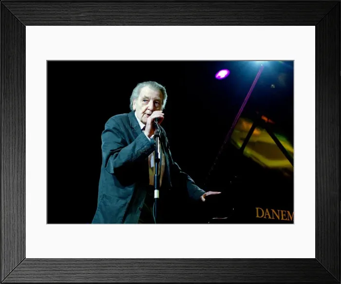 Framed Print : Stan Tracey, The Under Ground Theatre, Eastbourne, East Sussex, 2013 Framed Print : Stan Tracey, The Under Ground Theatre, Eastbourne, East Sussex, 2013