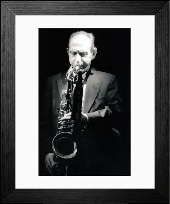Framed Print : Bobby Wellins, Ronnie Scotts, London, 2003. Artist: Brian O Connor Framed Print : Bobby Wellins, Ronnie Scotts, London, 2003. Artist: Brian O Connor