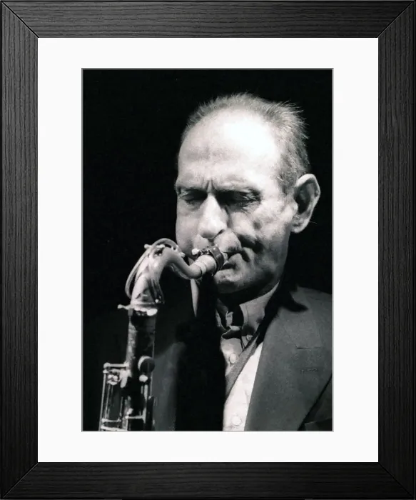 Framed Print : Bobby Wellins, Ronnie Scotts, London, 2003. Artist: Brian O Connor Framed Print : Bobby Wellins, Ronnie Scotts, London, 2003. Artist: Brian O Connor