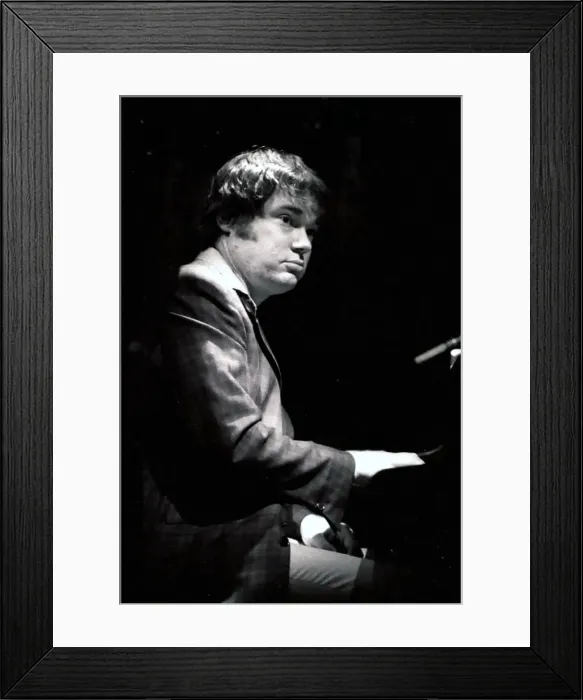 Framed Print : Gareth Williams, Ronnie Scotts, London, 2000. Artist: Brian O Connor Framed Print : Gareth Williams, Ronnie Scotts, London, 2000. Artist: Brian O Connor