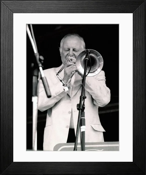 Framed Print : Roy Williams, Weston Park, Leicester, 2002. Artist: Brian O Connor Framed Print : Roy Williams, Weston Park, Leicester, 2002. Artist: Brian O Connor