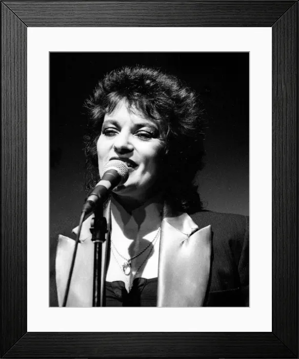 Framed Print : Dana Gillespie, Barry Cryer Centre, Carshalton, 1991. Artist: Brian O Connor Framed Print : Dana Gillespie, Barry Cryer Centre, Carshalton, 1991. Artist: Brian O Connor
