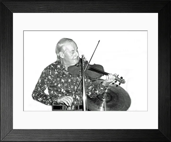 Framed Print : Stephane Grappelli, Ronnie Scotts, London, 1973. Artist: Brian O Connor Framed Print : Stephane Grappelli, Ronnie Scotts, London, 1973. Artist: Brian O Connor